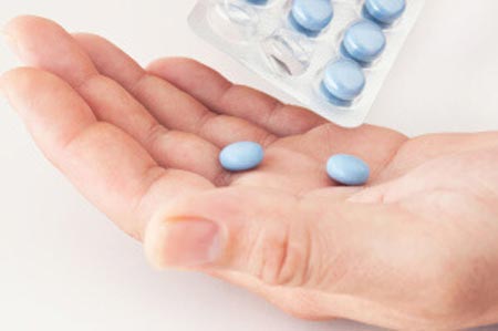 Таблетки в руке