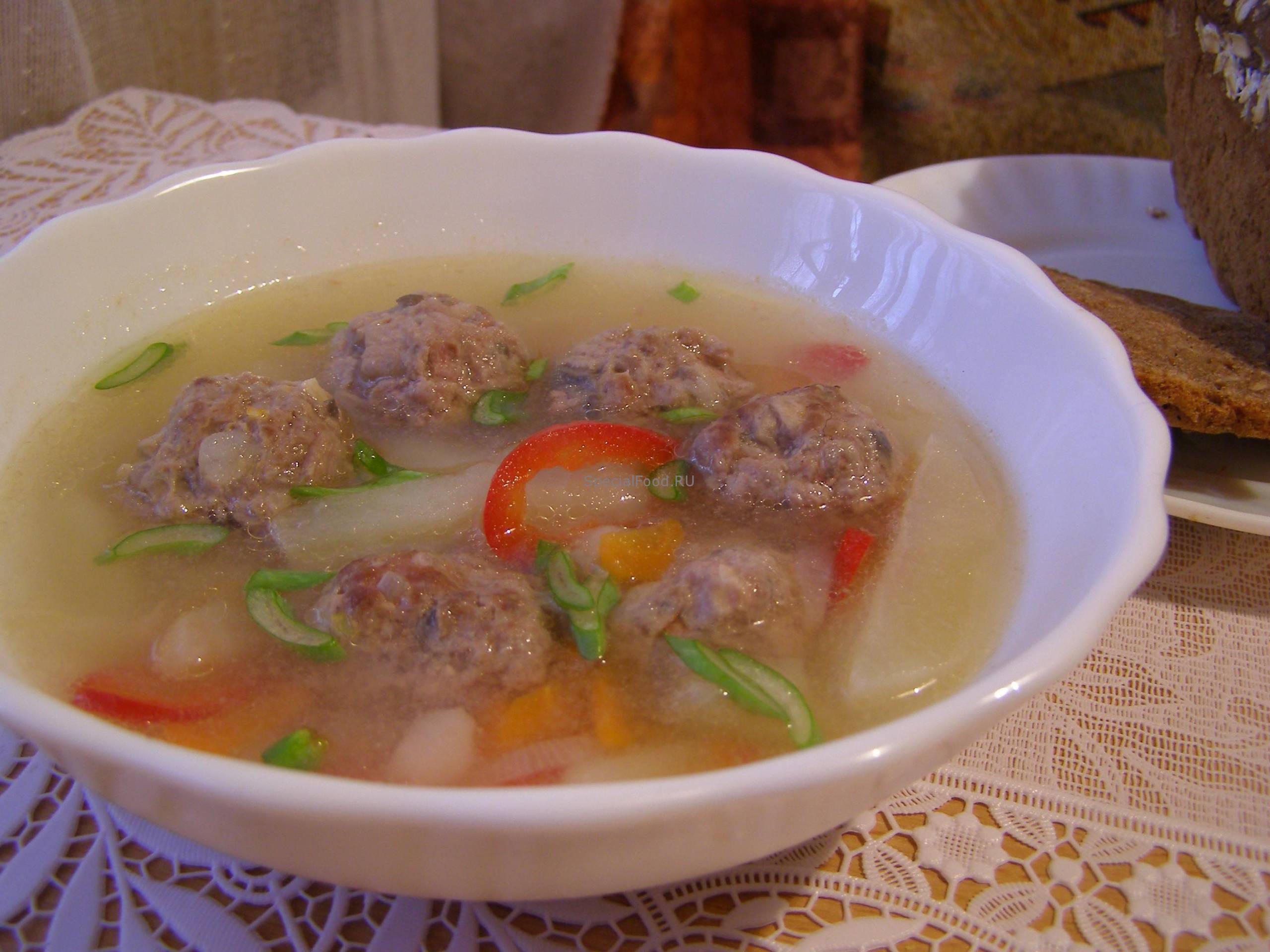 Суп с фрикадельками из мяса и грибов
