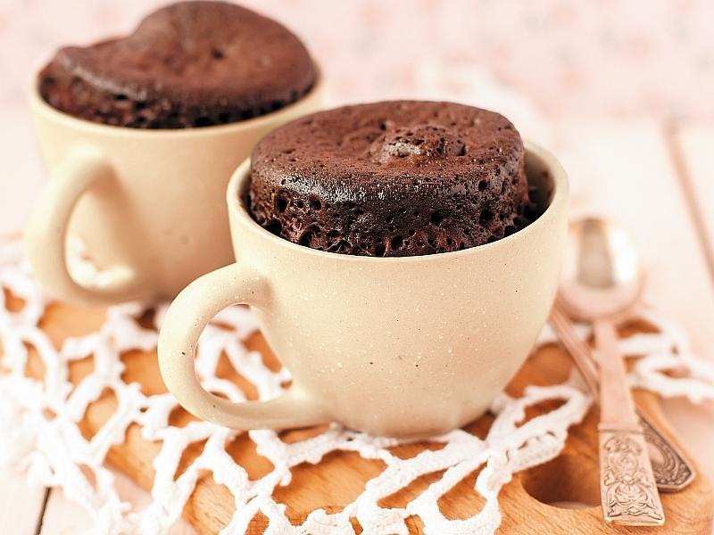 Шоколадно-банановый кекс в кружке