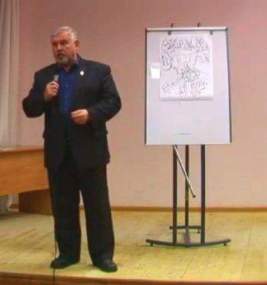 Профессор на лекции Профессор Жданов