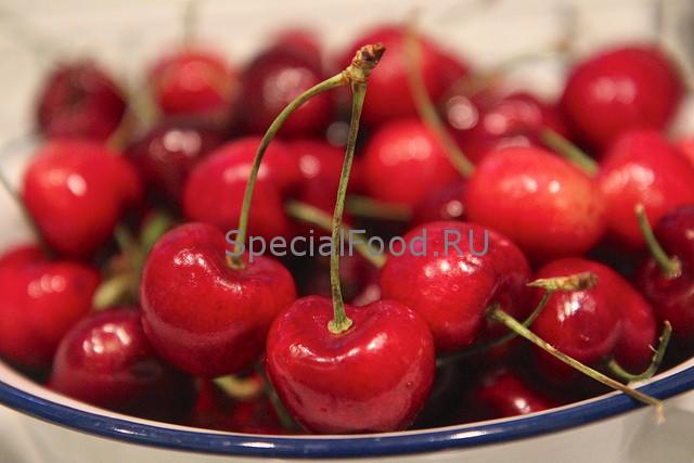 Черешня в блюдце