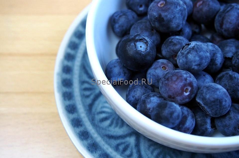 Черника в миске
