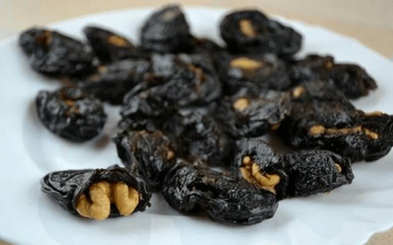 Чернослив с грецкими орехами