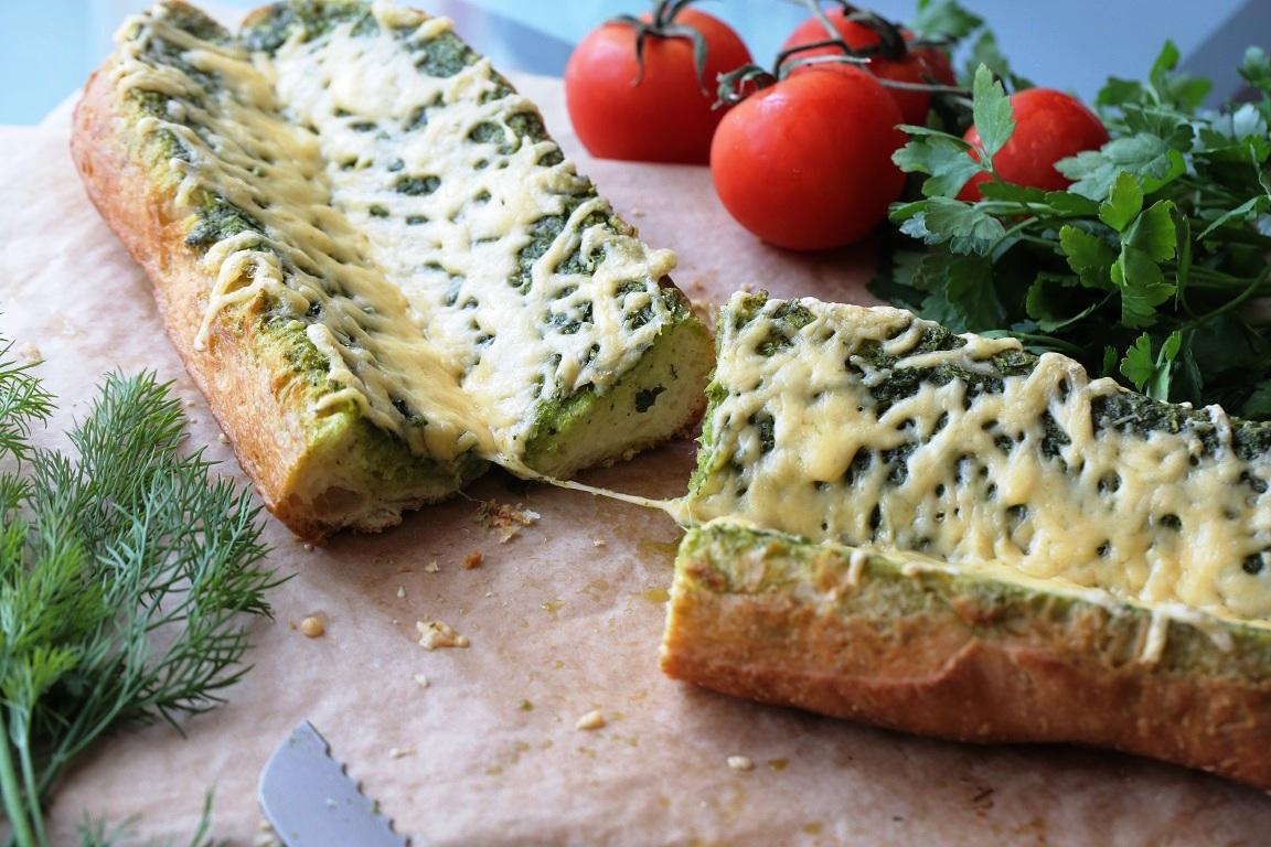 Чесночный хлеб с сыром