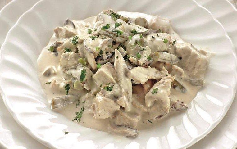 Фрикасе из курицы со сметаной