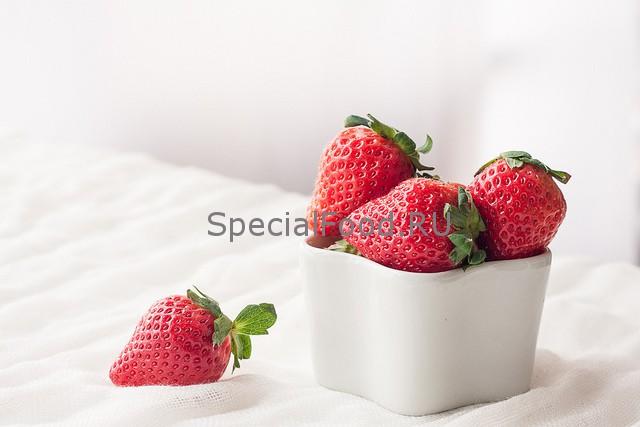 Клубника на блюдце2