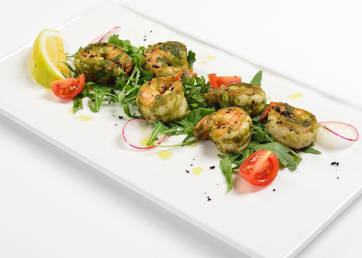 Креветки с соусом песто