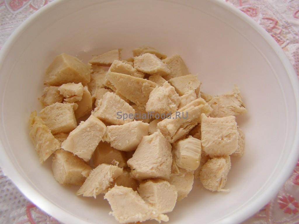 Порезать отварную грудку