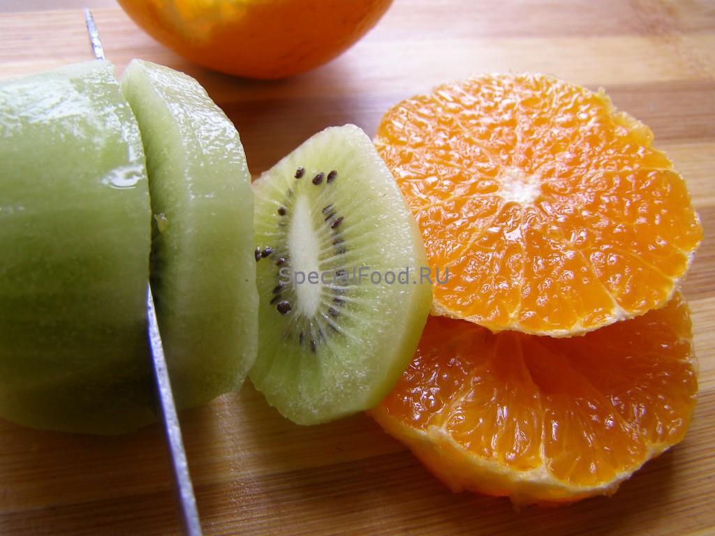Режем апельсин и киви
