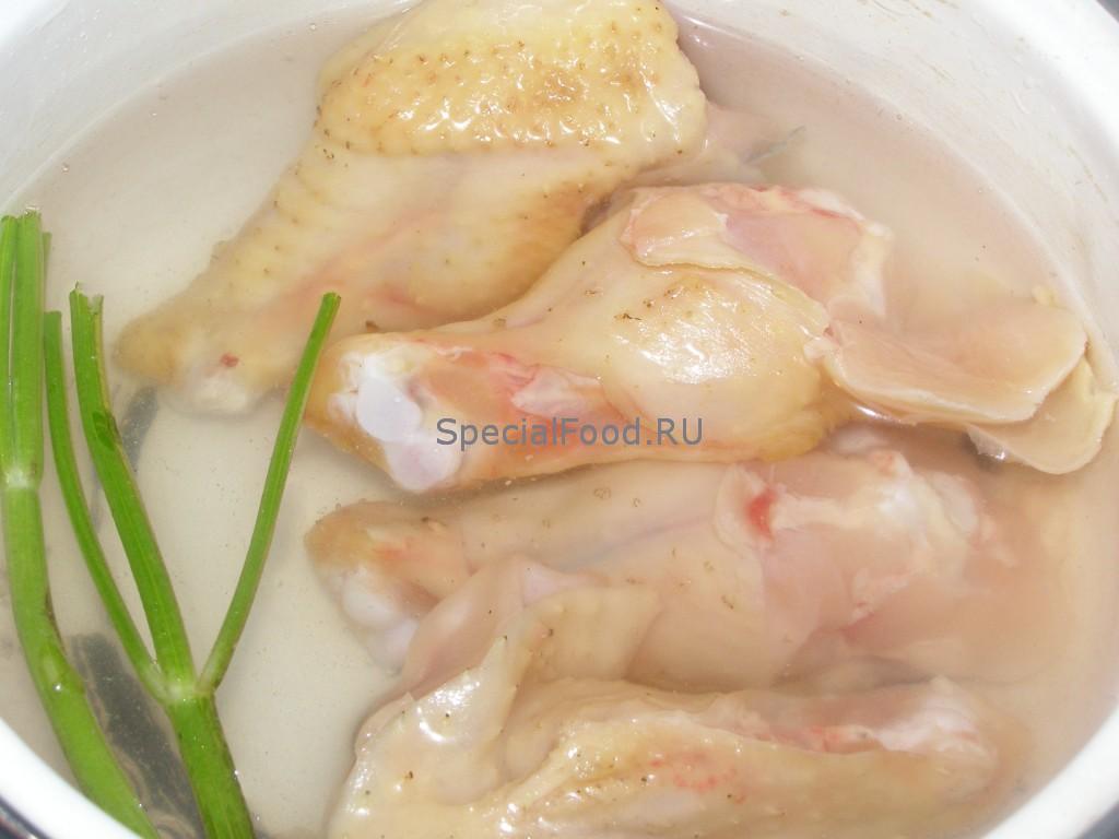 Ставим варить крылышки