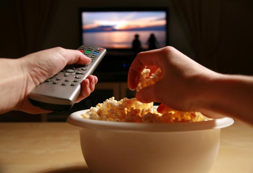 Кушать возле телевизора