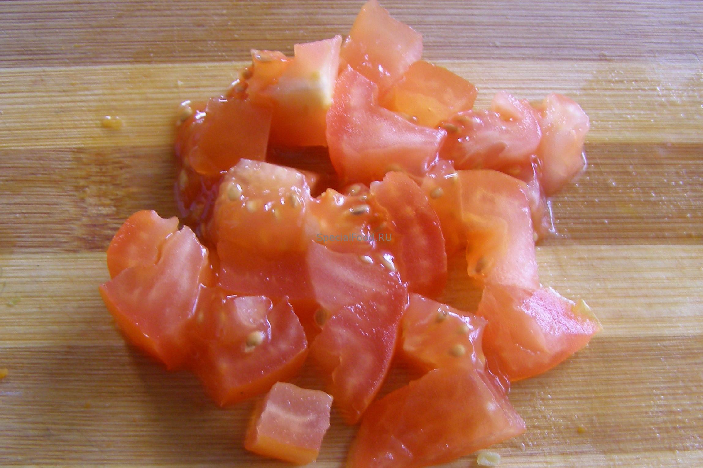 Кусочки помидора