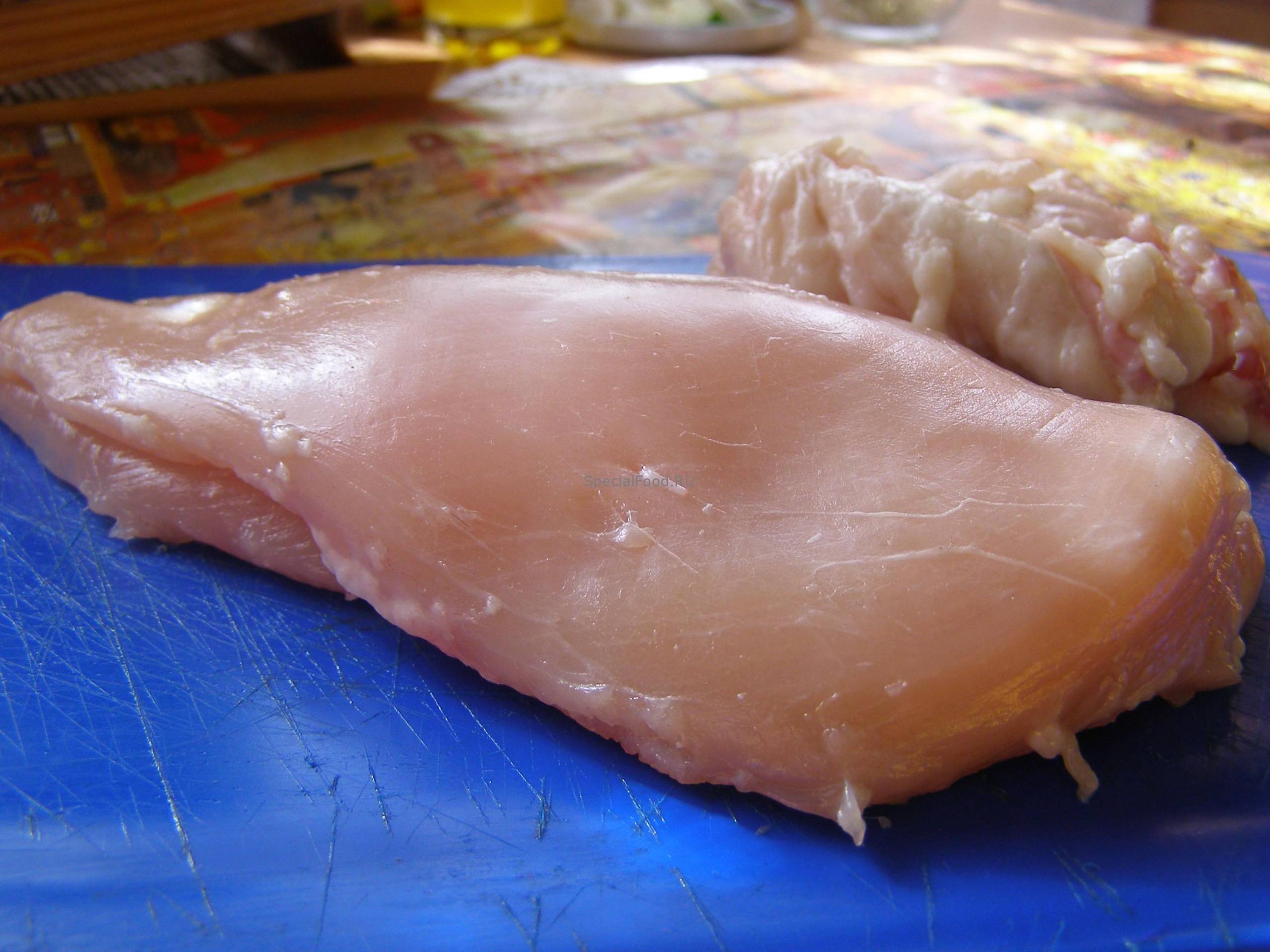 Очистим грудку и отделим филе