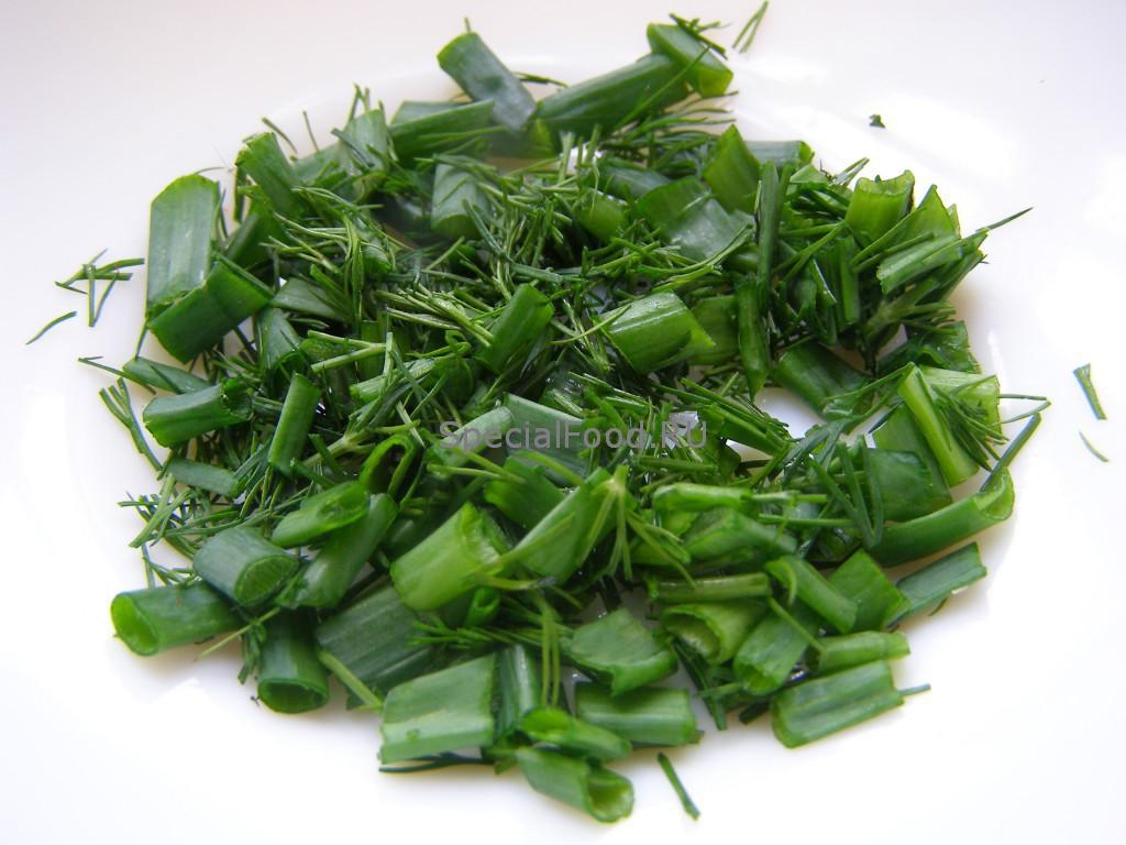 Режем зелень и лук