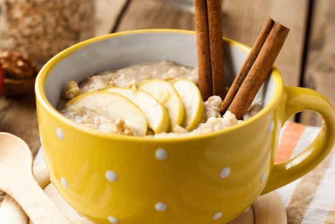 Овсяная каша с яблоком