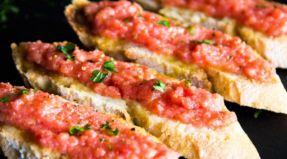 Пан кон томате