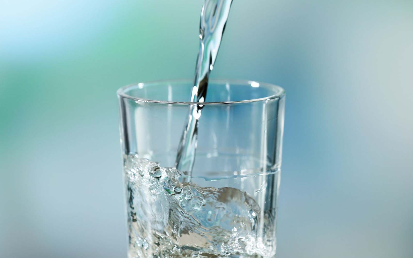 Пить минералку