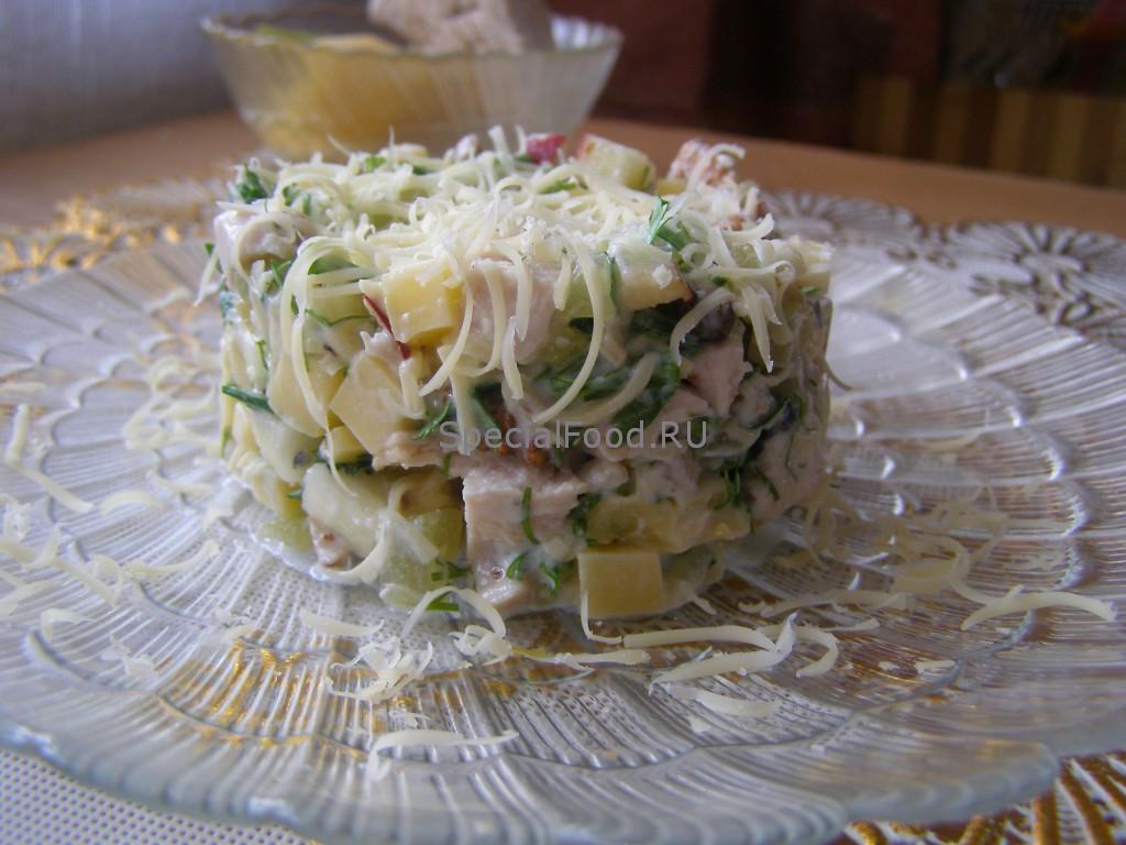 Салат из курицы с грецкими орехами и яблоками