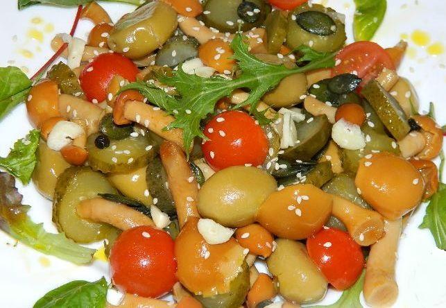 Салат с опятами