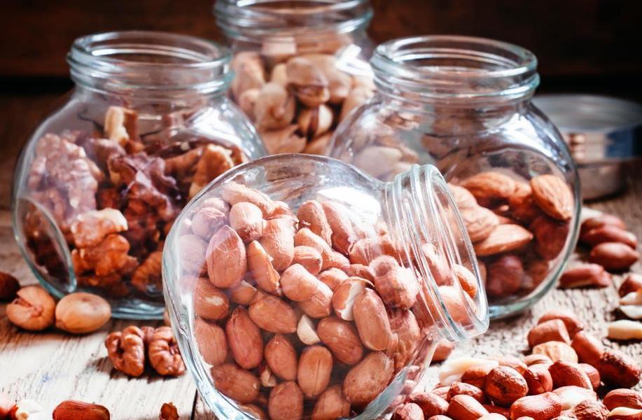 Хранить орехи